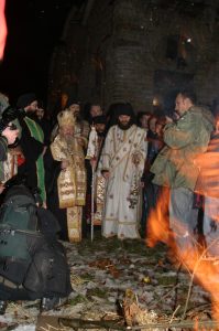 Беседа Епископа Артемија – Бадње вече у манастиру Грачаница 2003. године